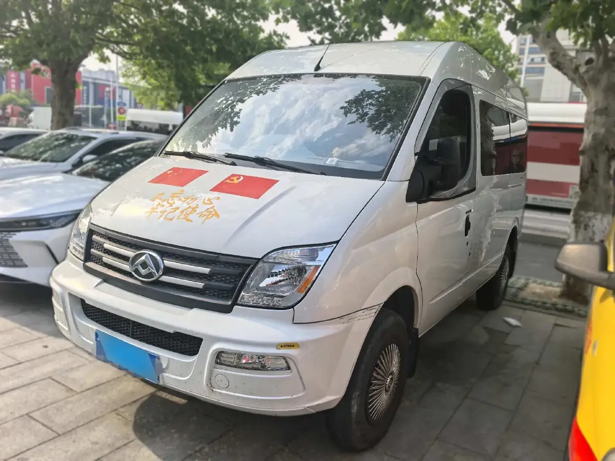 2023 MAXUS XinTu V80 2.0T 127HP L4 6AMT