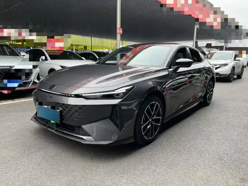 2024 ChangAn UNI-V iDD 1.5L 110HP L4 E-CVT PHEV 18.99KWH