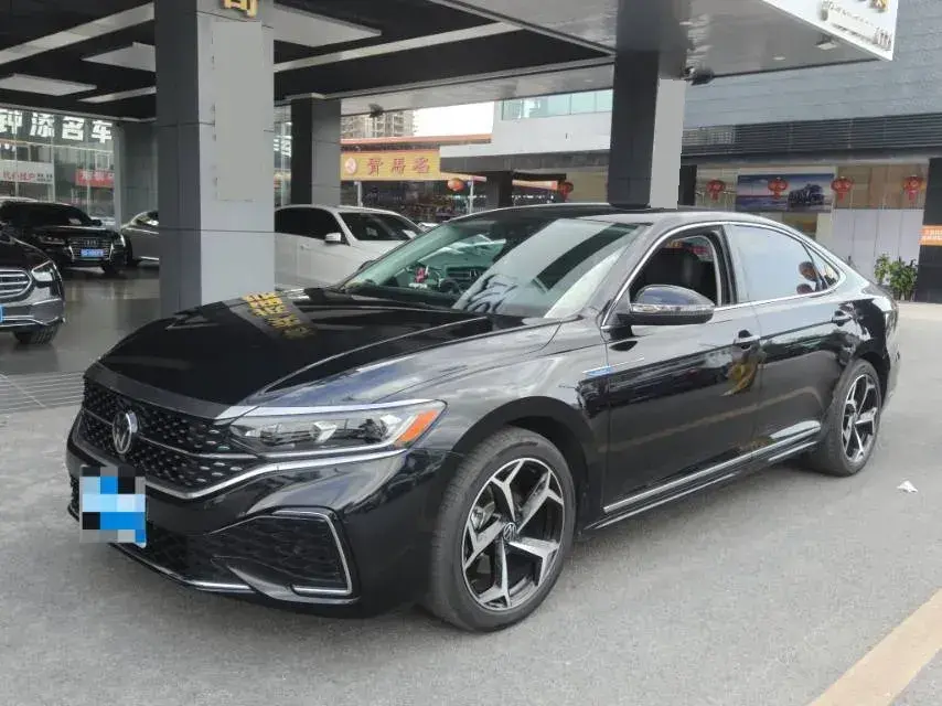 2024 Volkswagen Passat 2.0T 220HP L4 7DCT