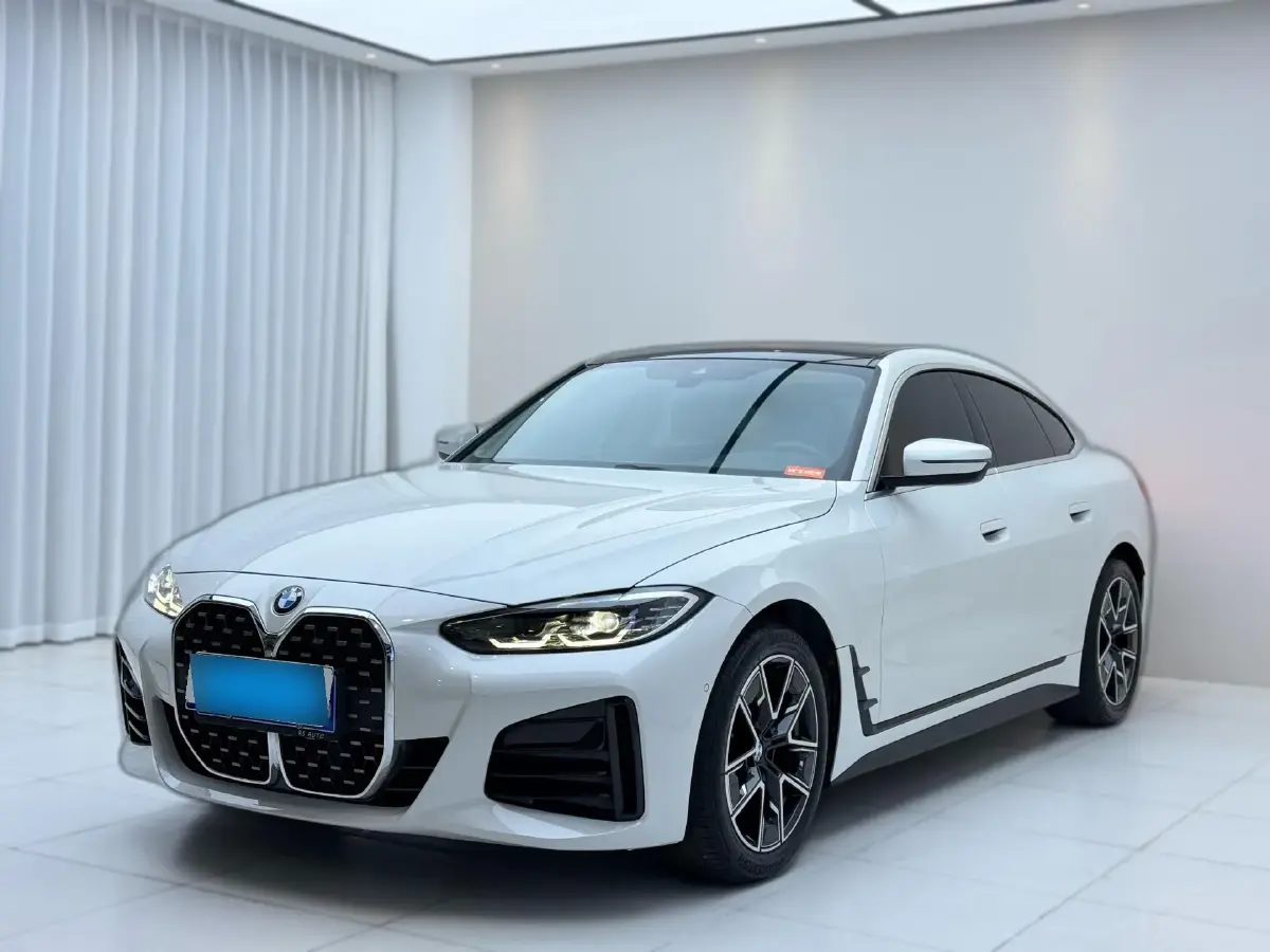 2022 BMW 8 Series 3.0T 333HP L6 8AT