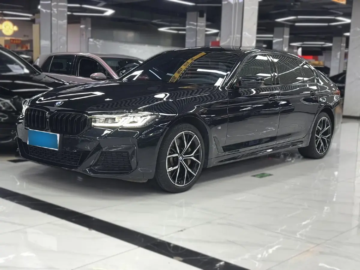 2022 BMW 5 Series 2.0T 252HP L4 8AT