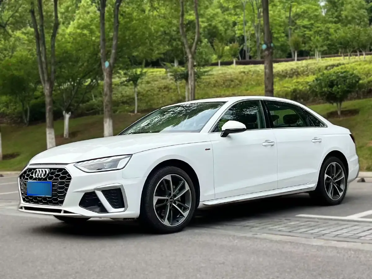 2022 Audi A4L 2.0T 190HP L4 7DCT