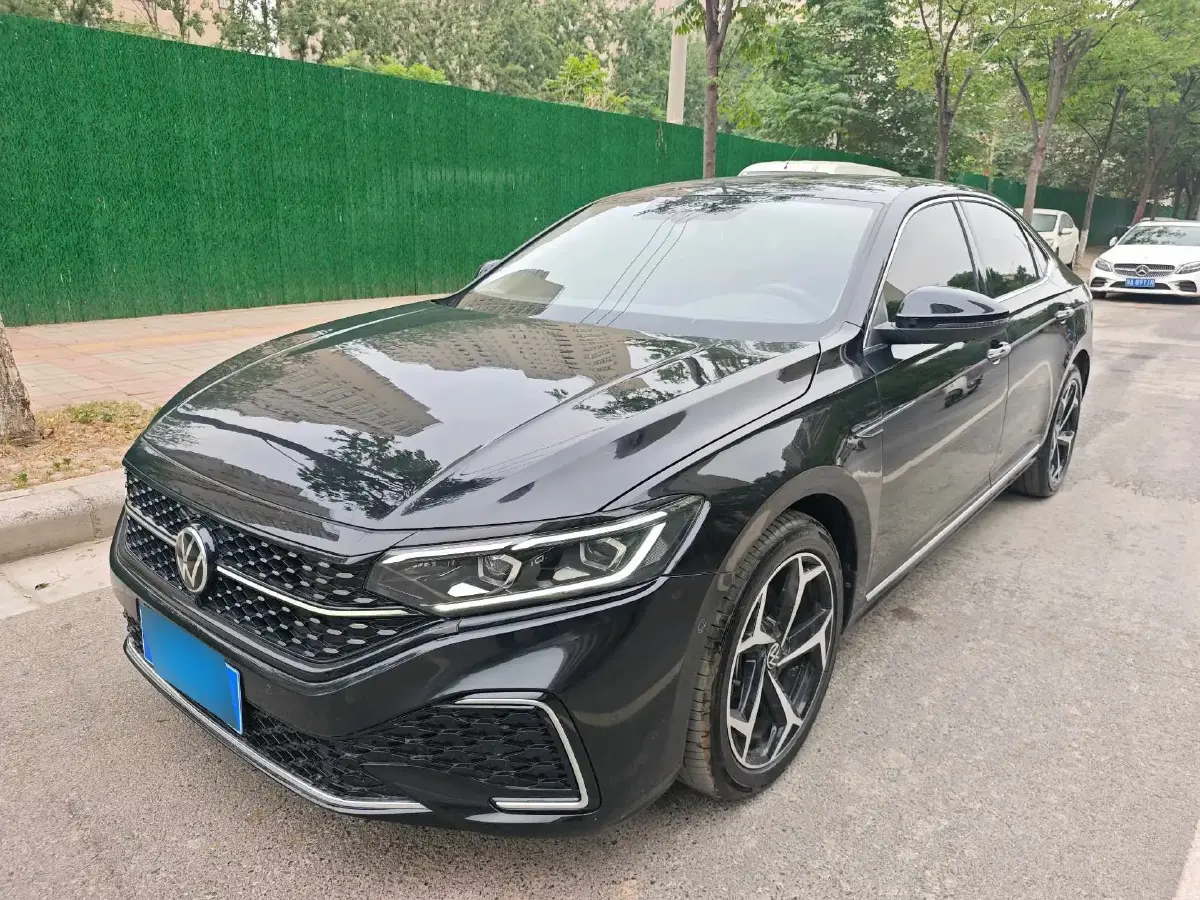 2024 Volkswagen Passat 2.0T 220HP L4 7DCT