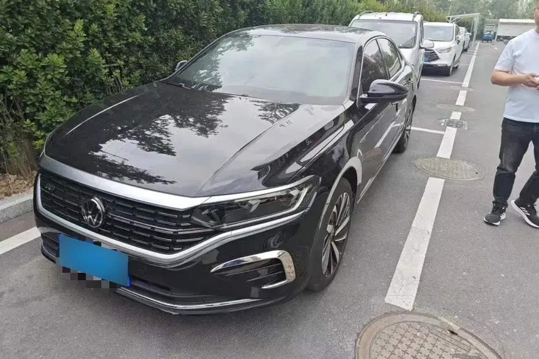2022 Volkswagen Passat 2.0T 186HP L4 7DCT