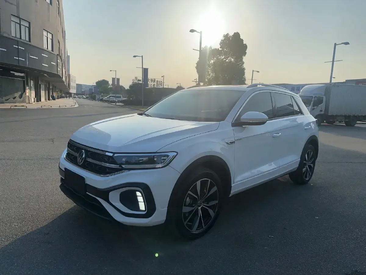 2023 Volkswagen T-Roc 1.5T 160HP L4 7DCT