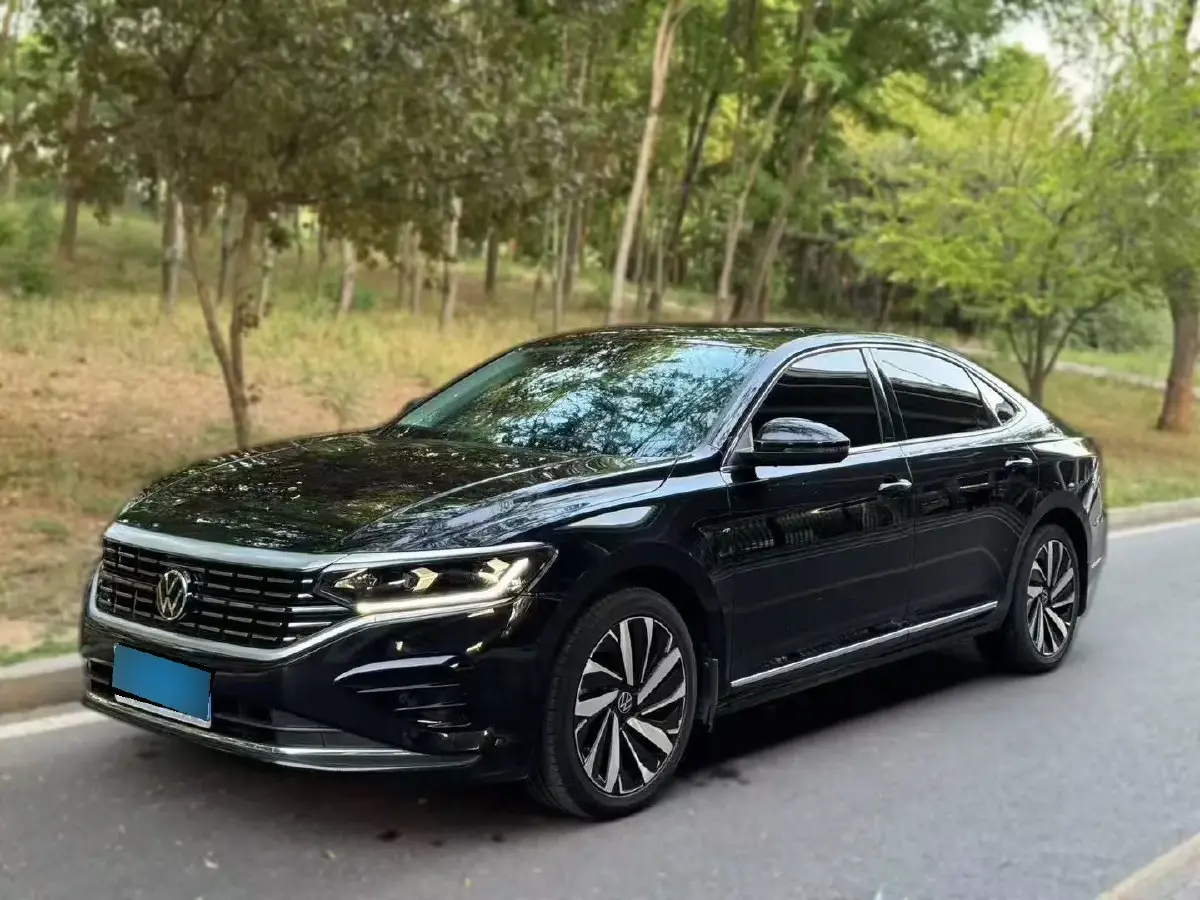 2023 Volkswagen Passat 2.0T 186HP L4 7DCT
