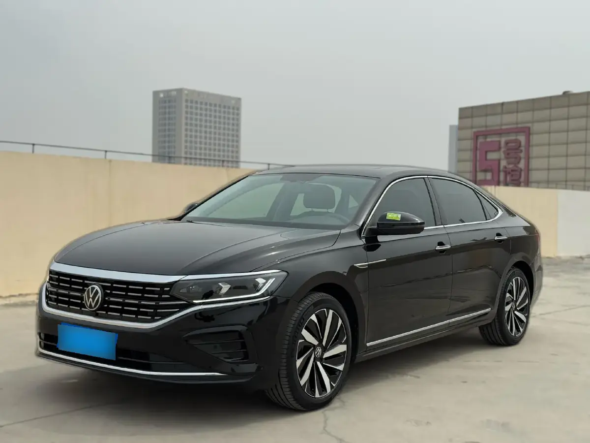 2024 Volkswagen Passat 2.0T 220HP L4 7DCT