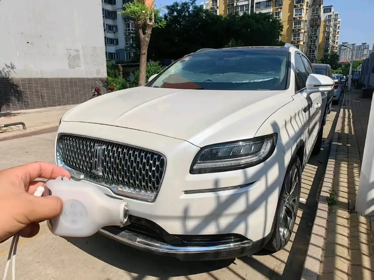 2021 Lincoln Nautilus 2.0T 245HP L4 8AT