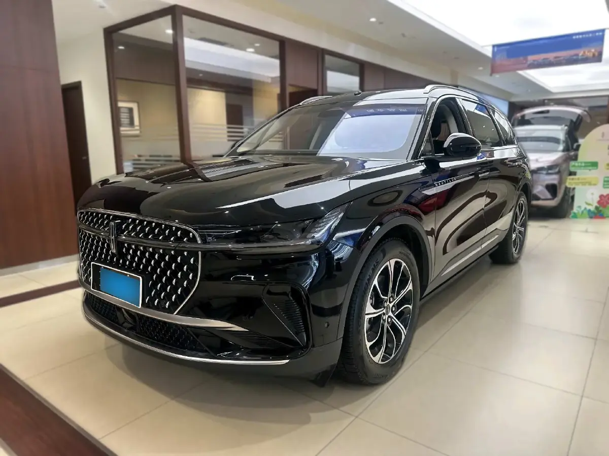 2023 Lincoln Nautilus 2.0T 261HP L4 8AT