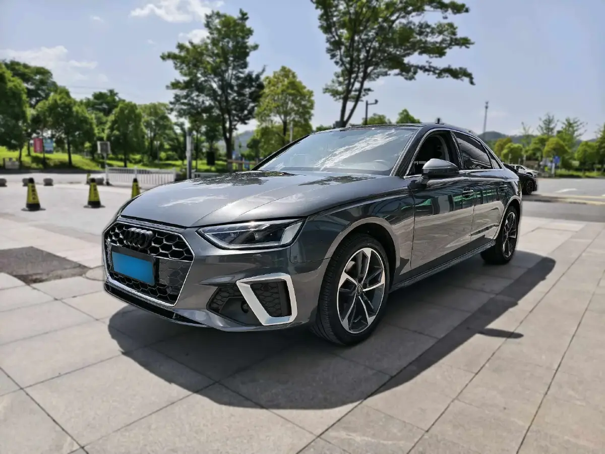 2022 Audi A4L 2.0T 190HP L4 7DCT