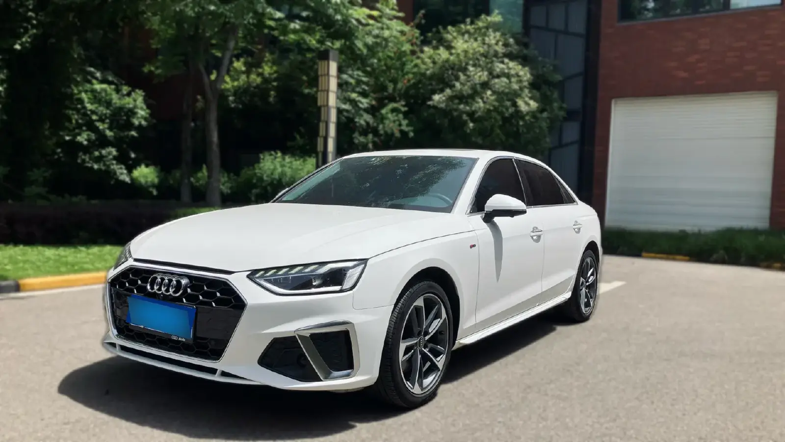 2022 Audi A4L 2.0T 190HP L4 7DCT