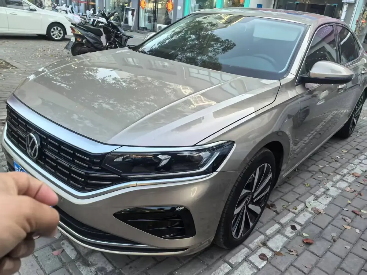 2022 Volkswagen Passat 2.0T 186HP L4 7DCT