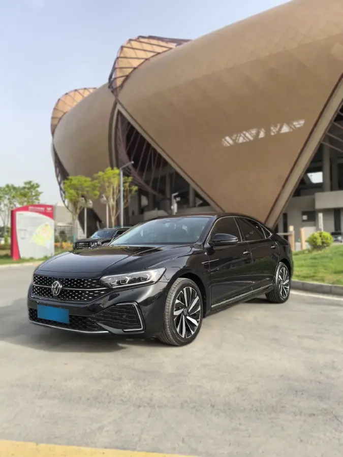 2022 Volkswagen Passat 2.0T 186HP L4 7DCT