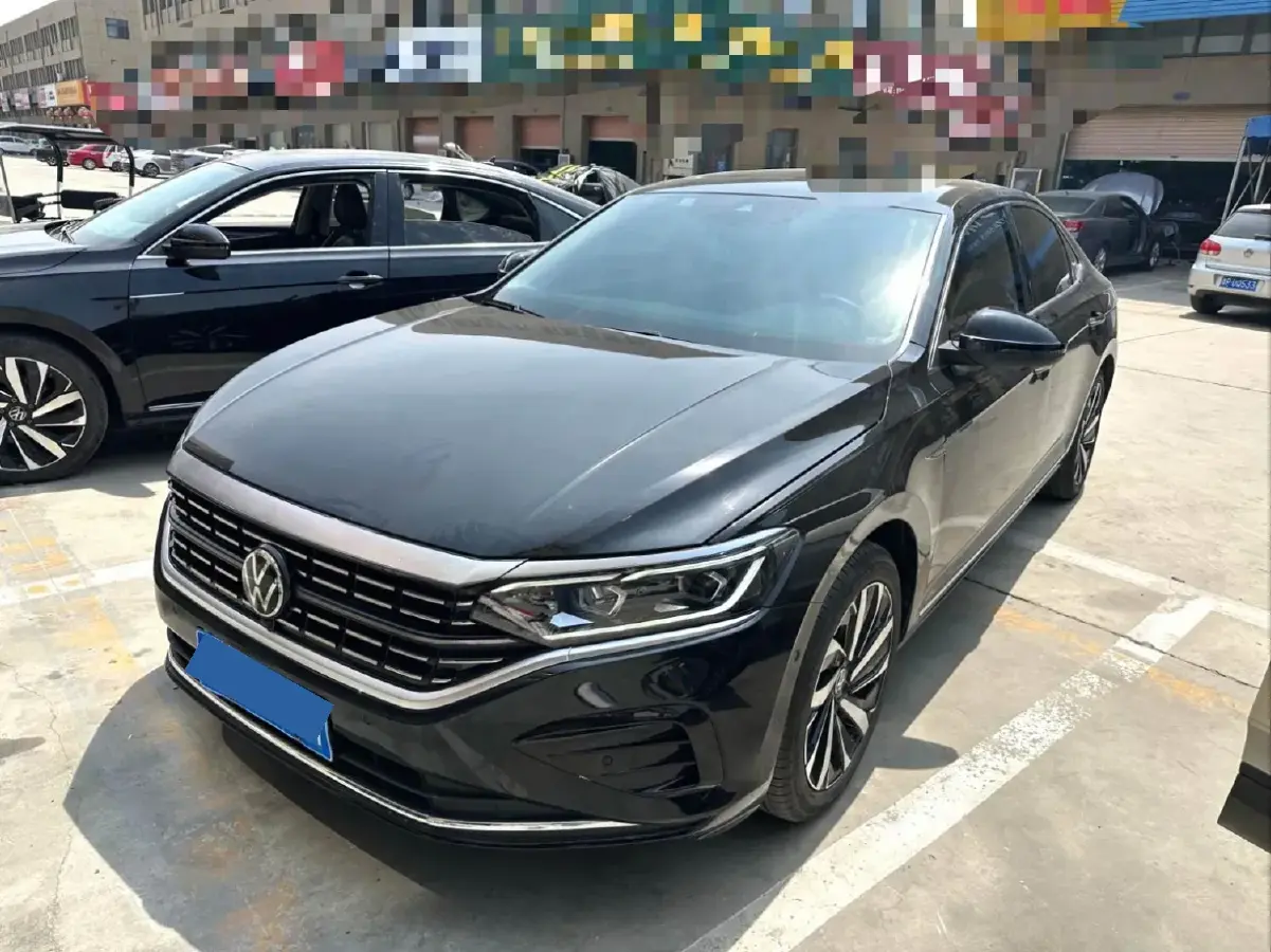 2023 Volkswagen Passat 2.0T 220HP L4 7DCT
