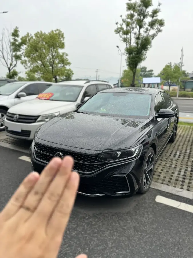 2024 Volkswagen Passat 2.0T 186HP L4 7DCT