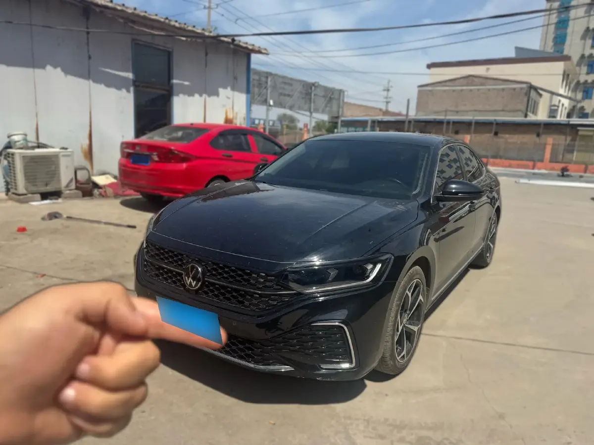 2023 Volkswagen Passat 2.0T 186HP L4 7DCT