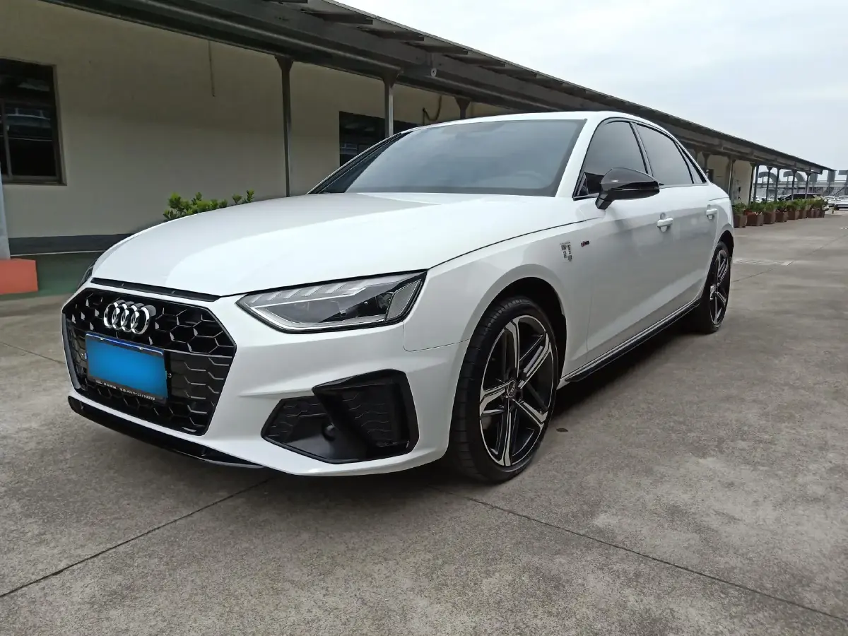 2024 Audi A4L 2.0T 190HP L4 7DCT