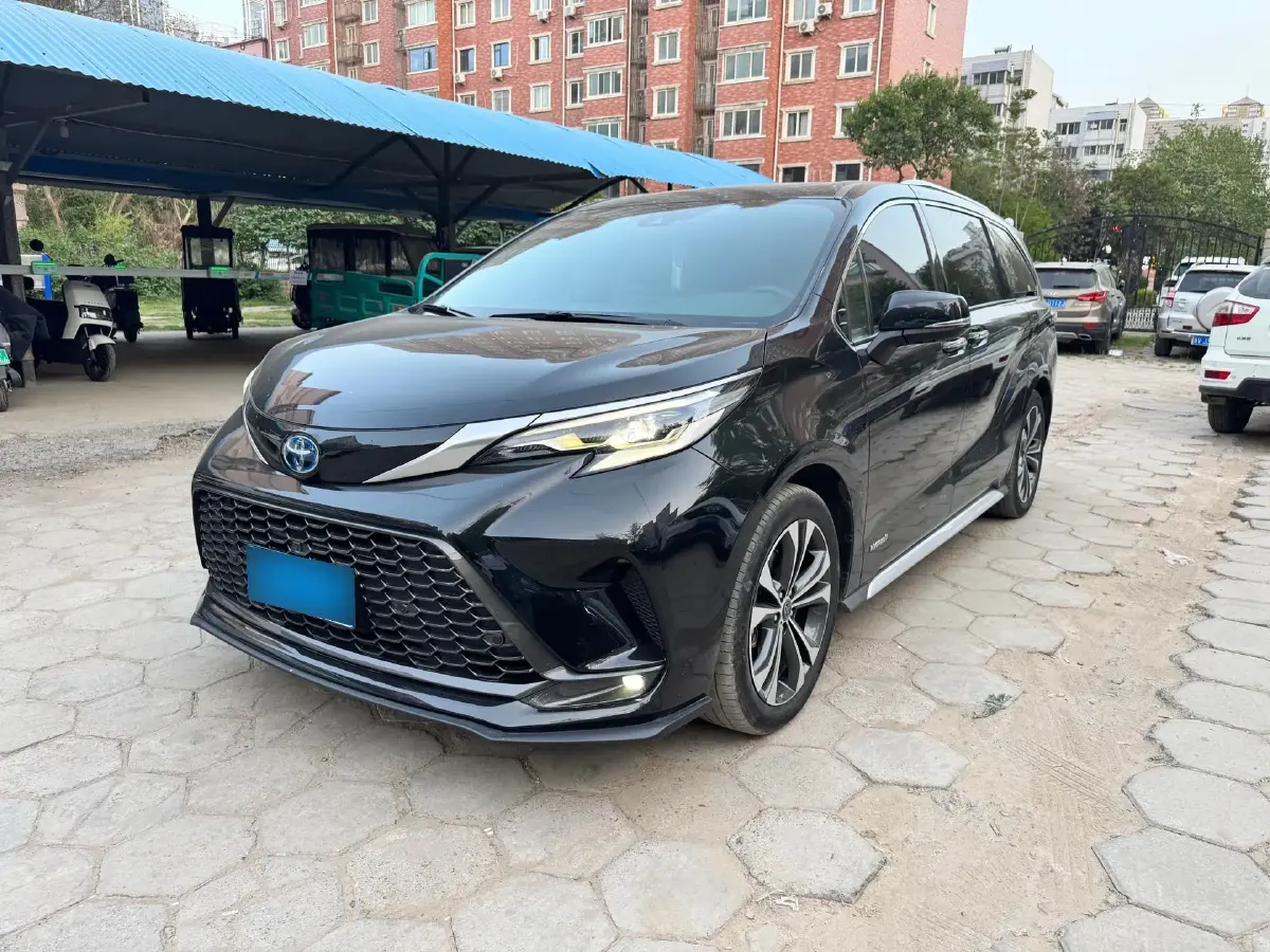 2023 Toyota Granvia 2.5L 189HP L4 E-CVT Hybrid