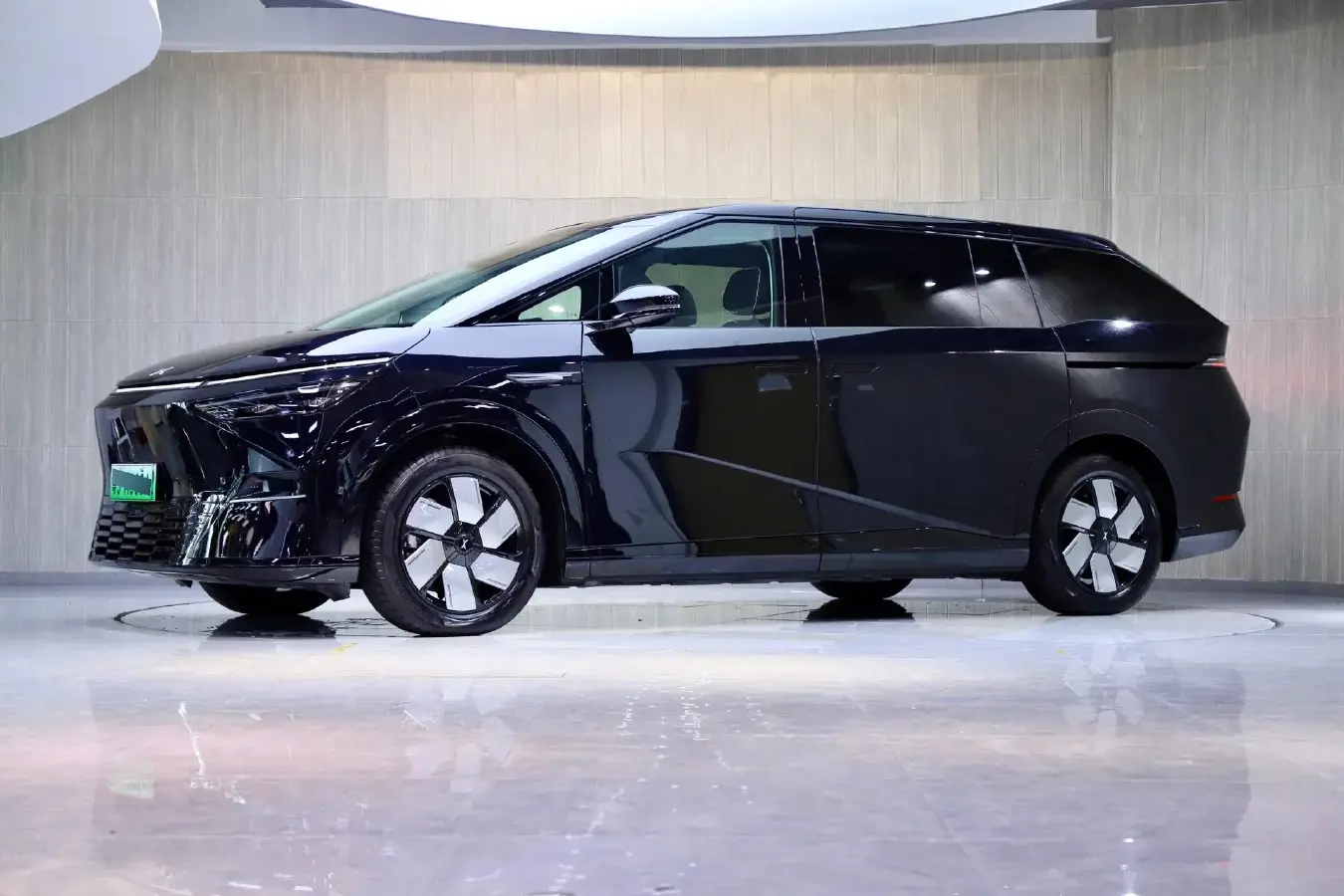 2024 Xpeng X9 BEV 101.5KWH