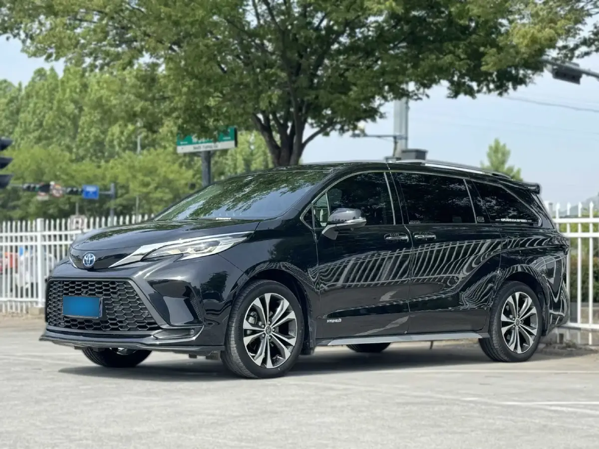 2023 Toyota Granvia 2.5L 189HP L4 E-CVT Hybrid