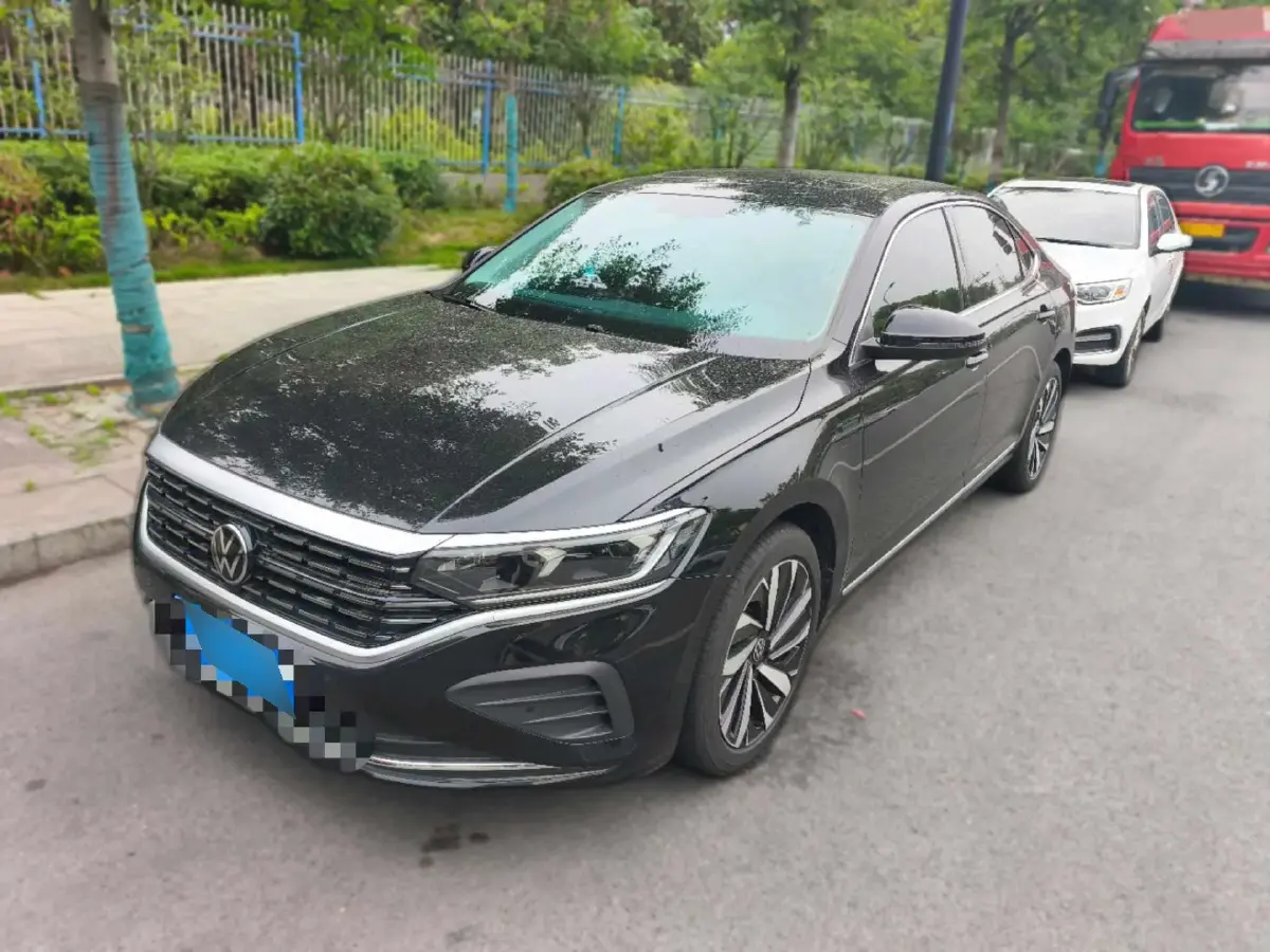 2025 Volkswagen Passat 2.0T 186HP L4 7DCT