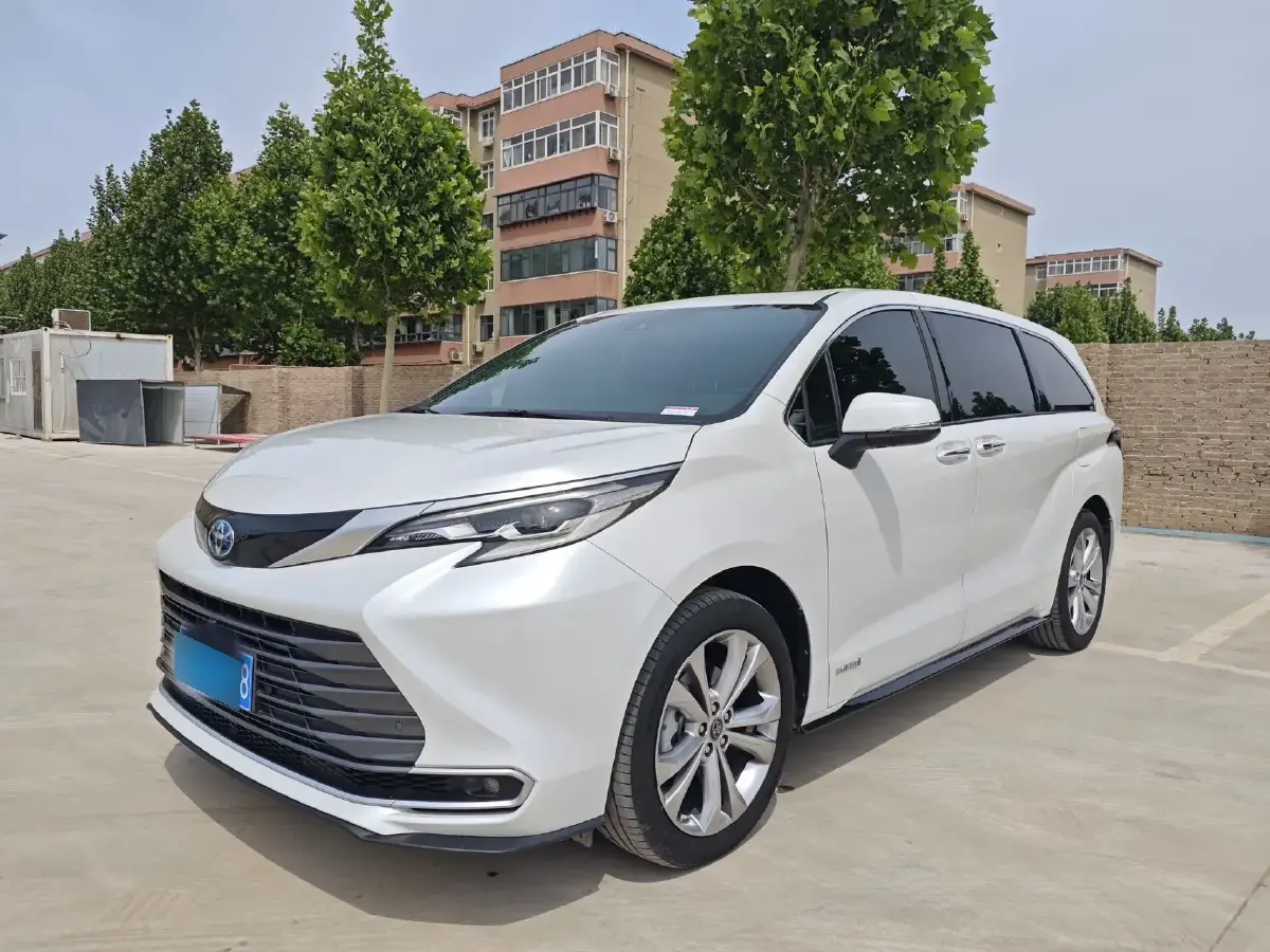 2024 Toyota Sienna 2.5L 189HP L4 E-CVT Hybrid