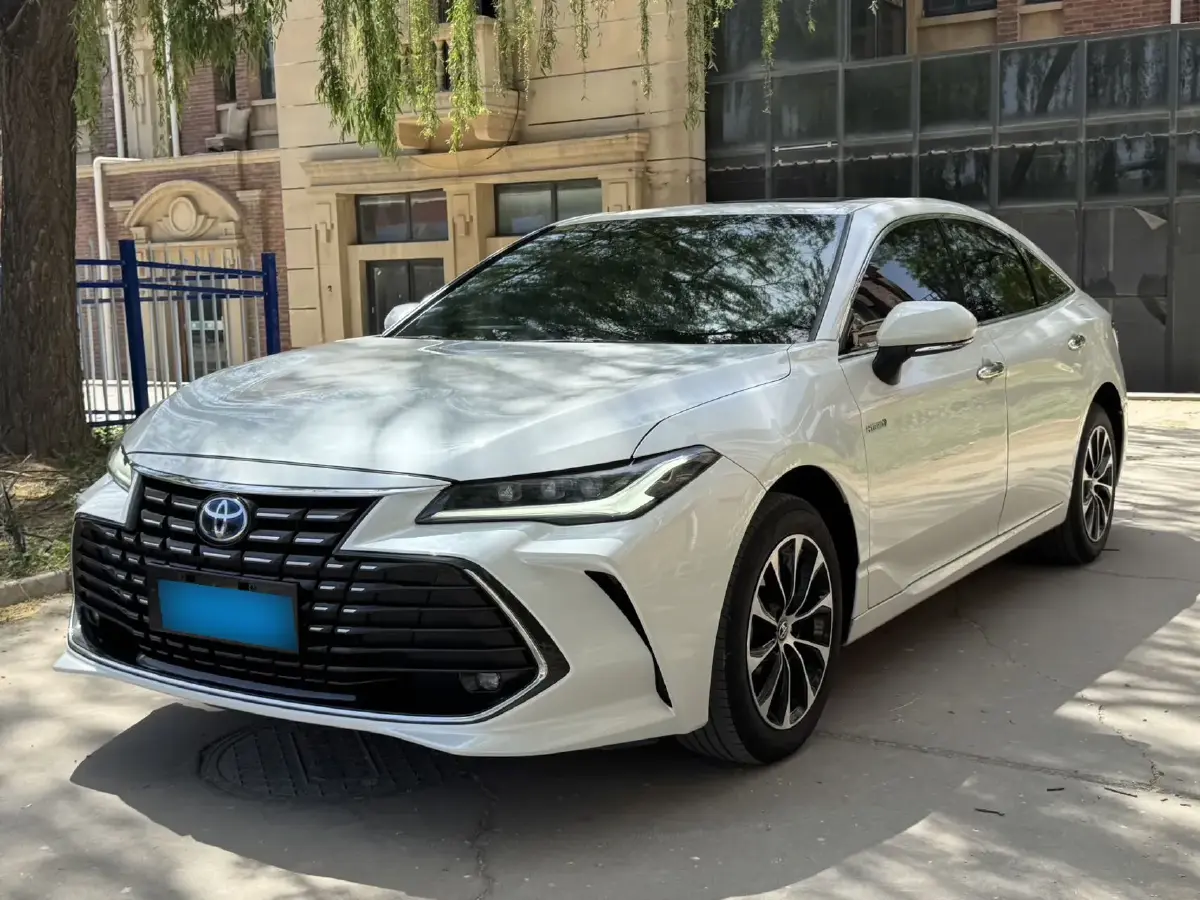 2022 Toyota Avalon 2.5L 178HP L4 E-CVT Hybrid