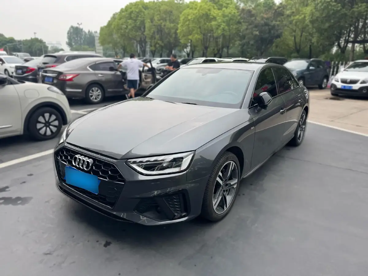 2022 Audi A4L 2.0T 190HP L4 7DCT