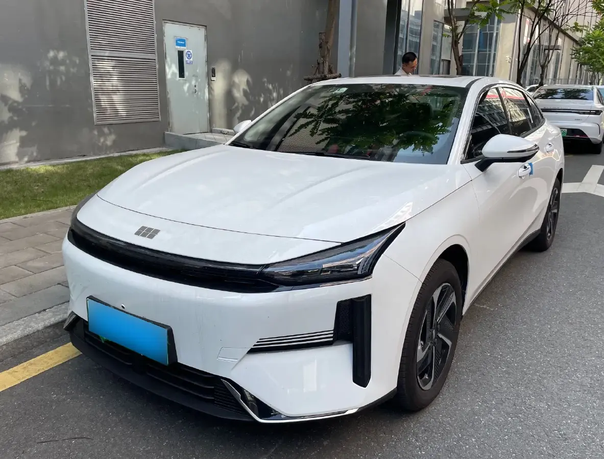 2025 Geely Galaxy L6 1.5L 112HP L4 1DHT PHEV 19.09KWH