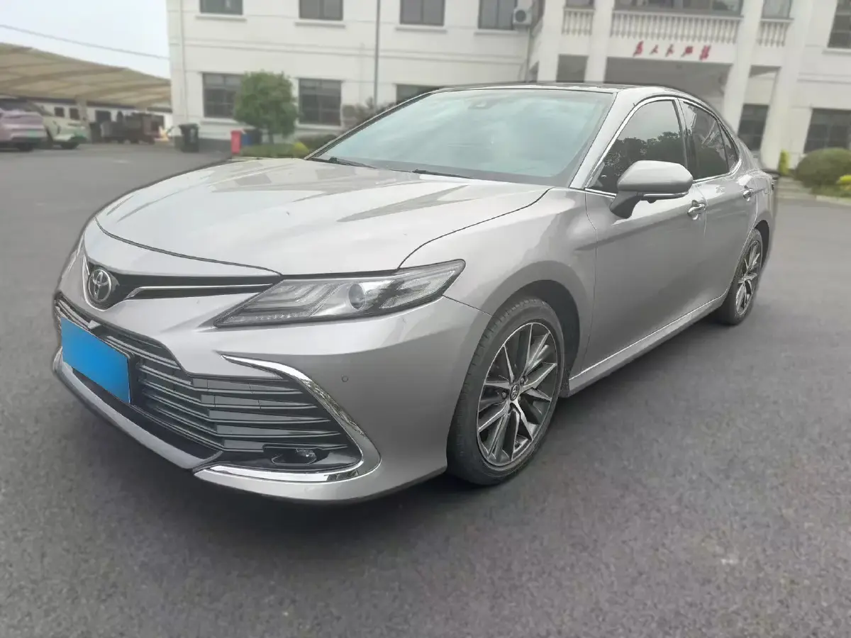 2021 Toyota Camry 2.5L 209HP L4 8AT