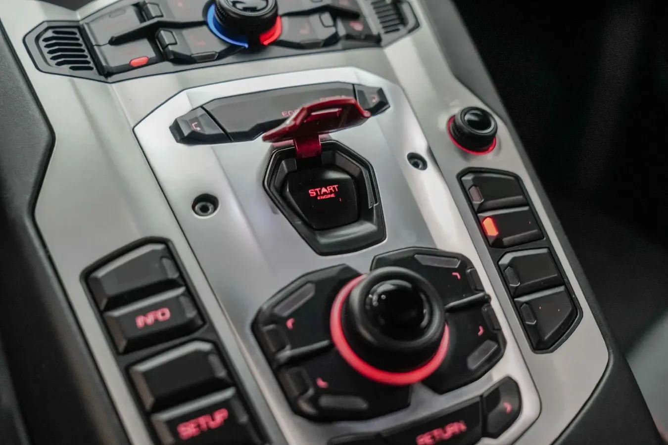 2017 Lamborghini Aventador 6.5L 740HP V12 7ISR,autocango,china used car exporter,china ev exporter,chinese used car exporter,chinese used ev exporter