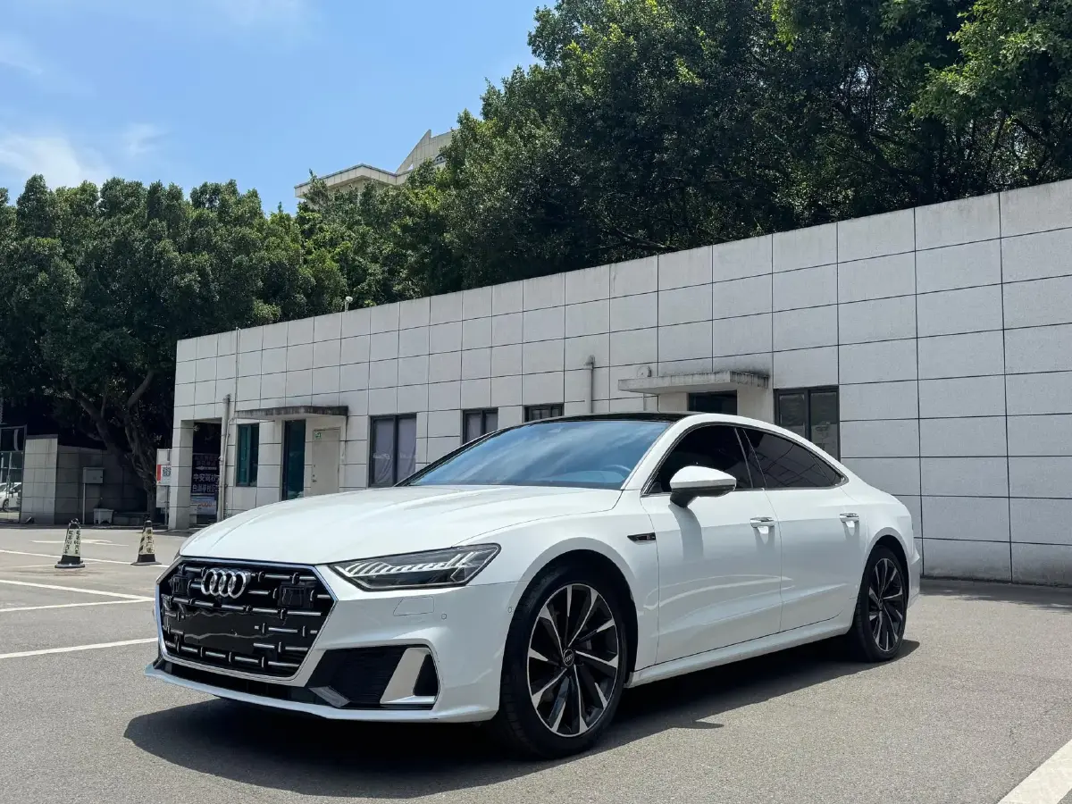 2022 Audi A7L 2.0T 245HP L4 7DCT