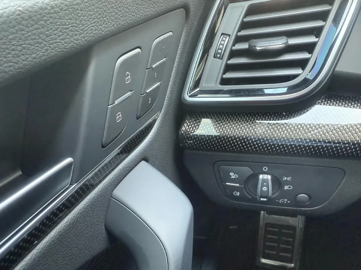 2021 Audi SQ5 3.0T 354HP V6 8AT,autocango,china used car exporter,china ev exporter,chinese used car exporter,chinese used ev exporter