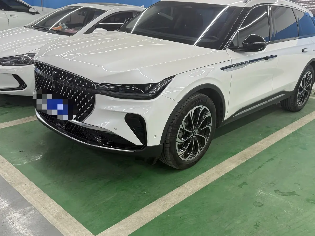 2023 Lincoln Nautilus 2.0T 261HP L4 8AT