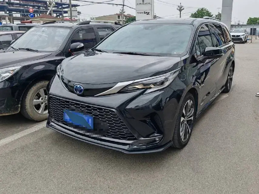 2022 Toyota Granvia 2.5L 192HP L4 E-CVT Hybrid 2022 Toyota Granvia 2.5L 192HP L4 E-CVT Hybrid