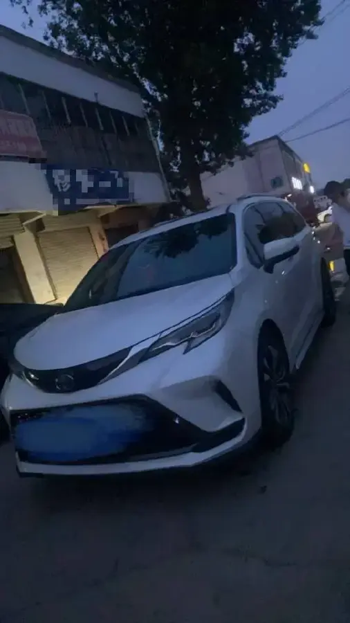 2023 Toyota Granvia 2.5L 189HP L4 E-CVT Hybrid