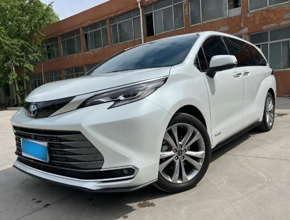 2023 Toyota Sienna 2.5L 189HP L4 E-CVT Hybrid