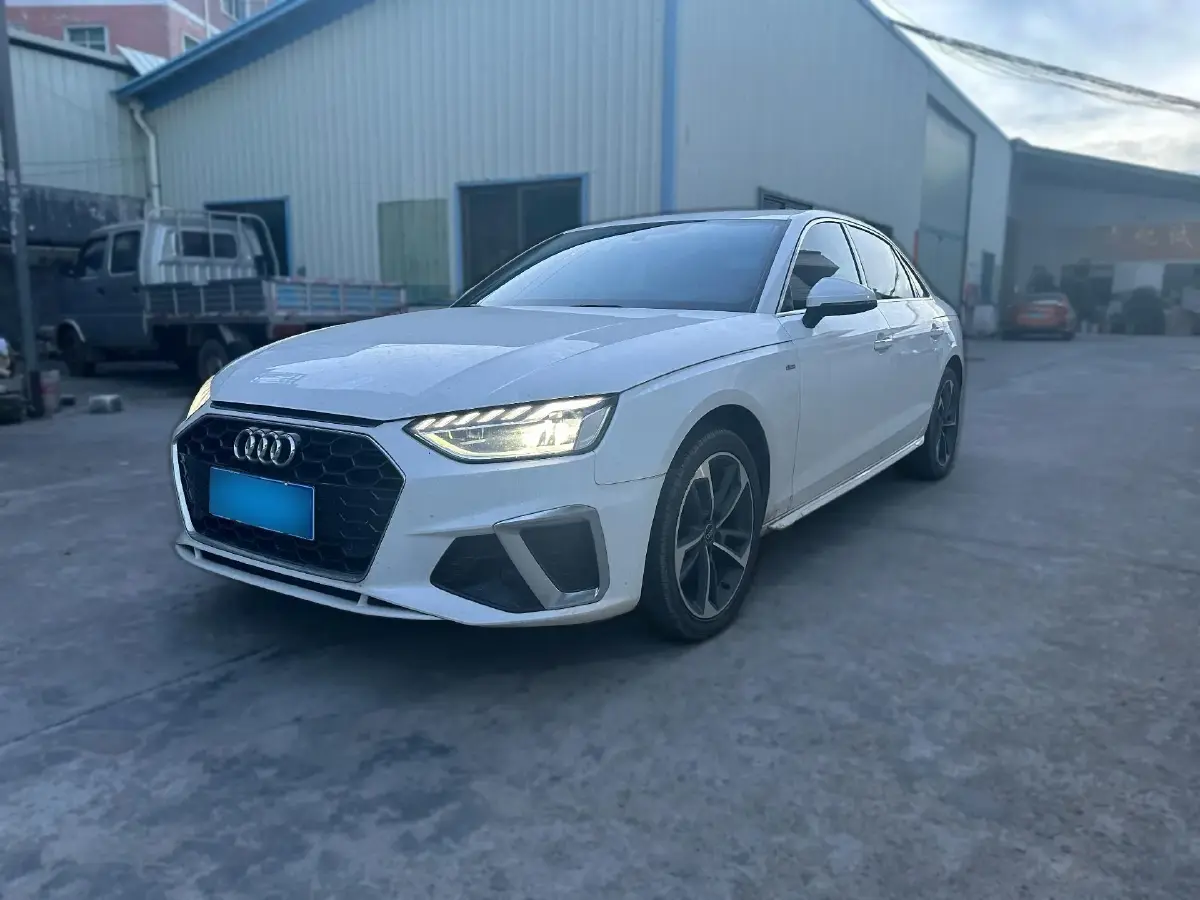2022 Audi A4L 2.0T 190HP L4 7DCT