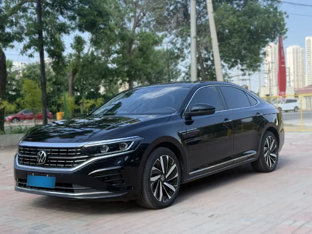 2022 Volkswagen Passat 2.0T 186HP L4 7DCT