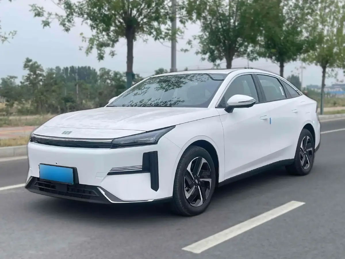 2024 Geely Galaxy L6 1.5T 163HP L4 3DHT PHEV