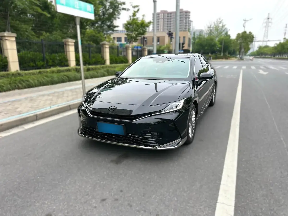 2024 Toyota Camry 2.0L 152HP L4 E-CVT Hybrid