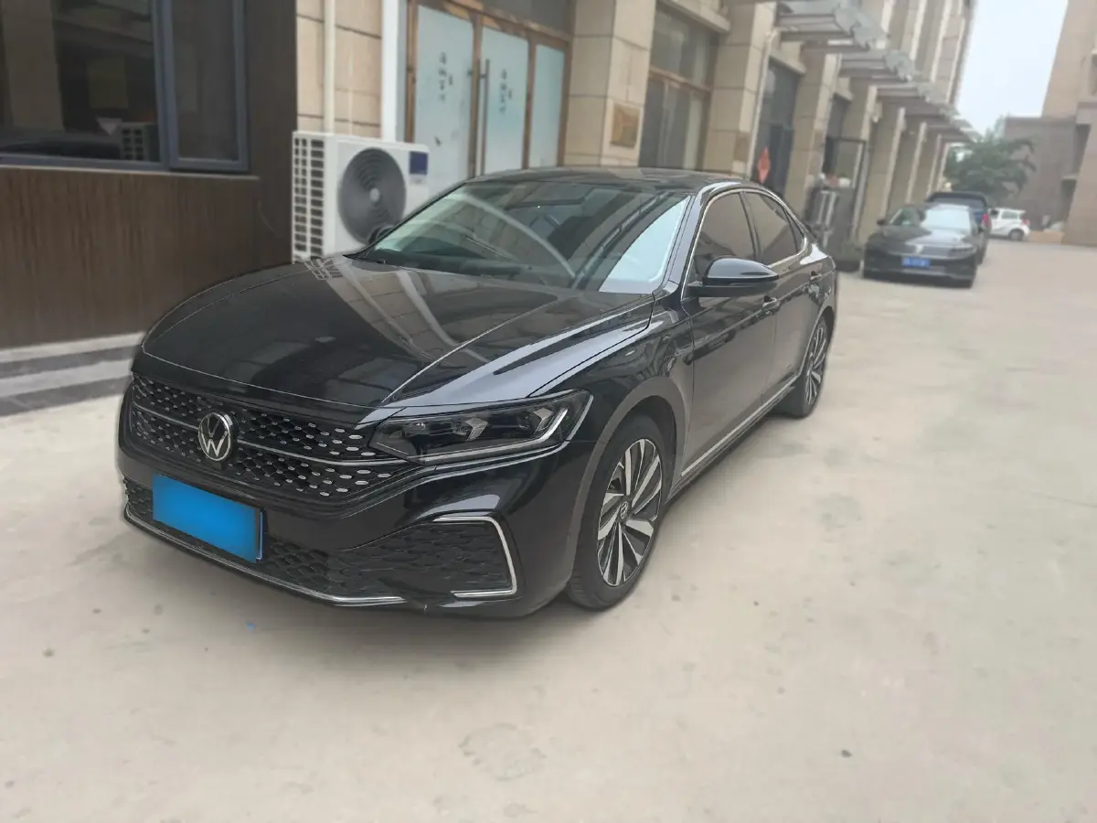 2022 Volkswagen Passat 2.0T 186HP L4 7DCT