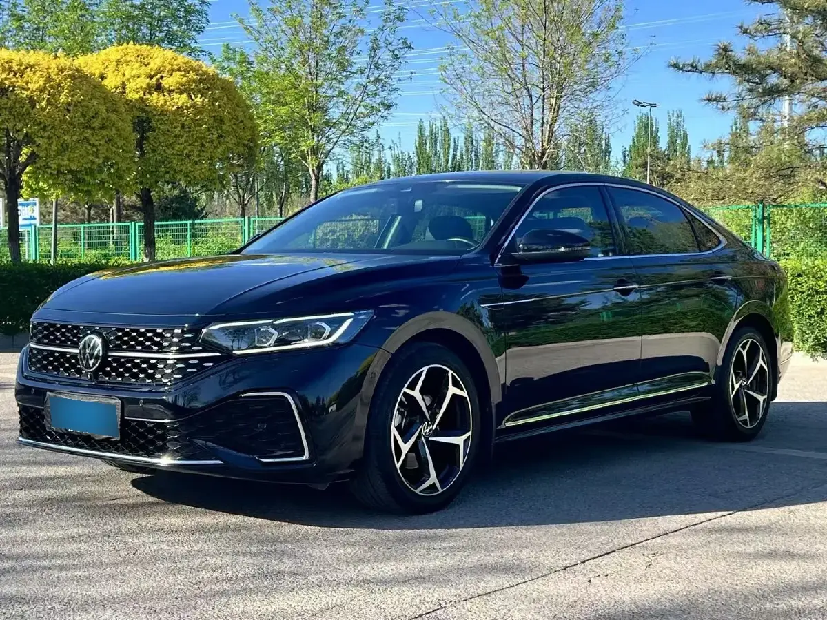 2023 Volkswagen Passat 2.0T 186HP L4 7DCT