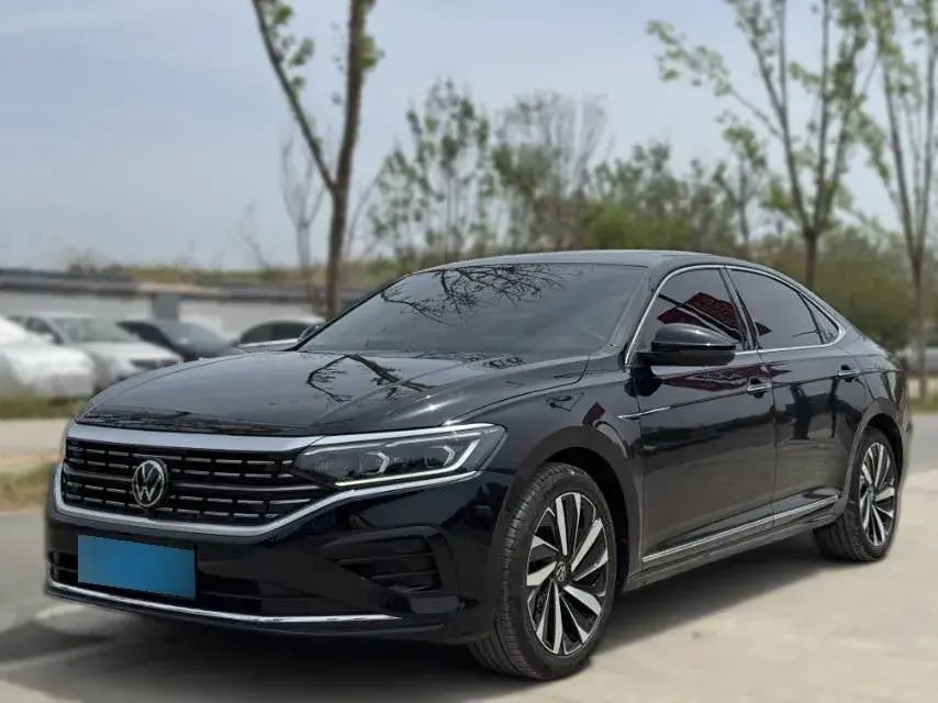 2023 Volkswagen Passat 2.0T 220HP L4 7DCT