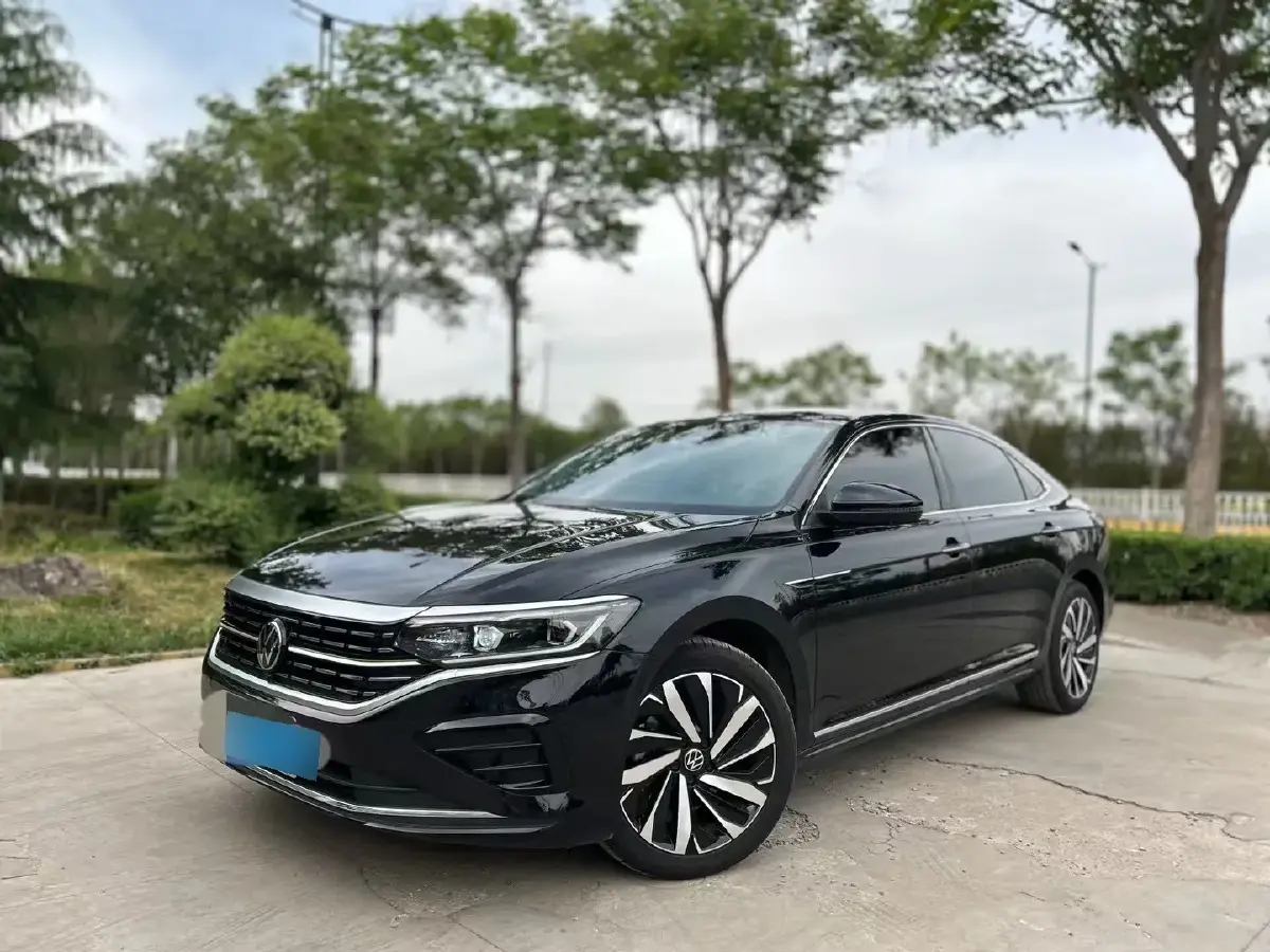 2023 Volkswagen Passat 2.0T 186HP L4 7DCT