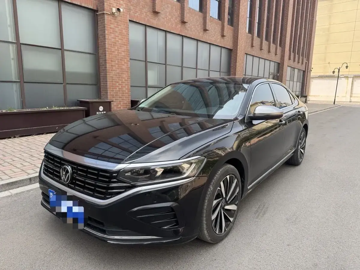 2023 Volkswagen Passat 2.0T 186HP L4 7DCT