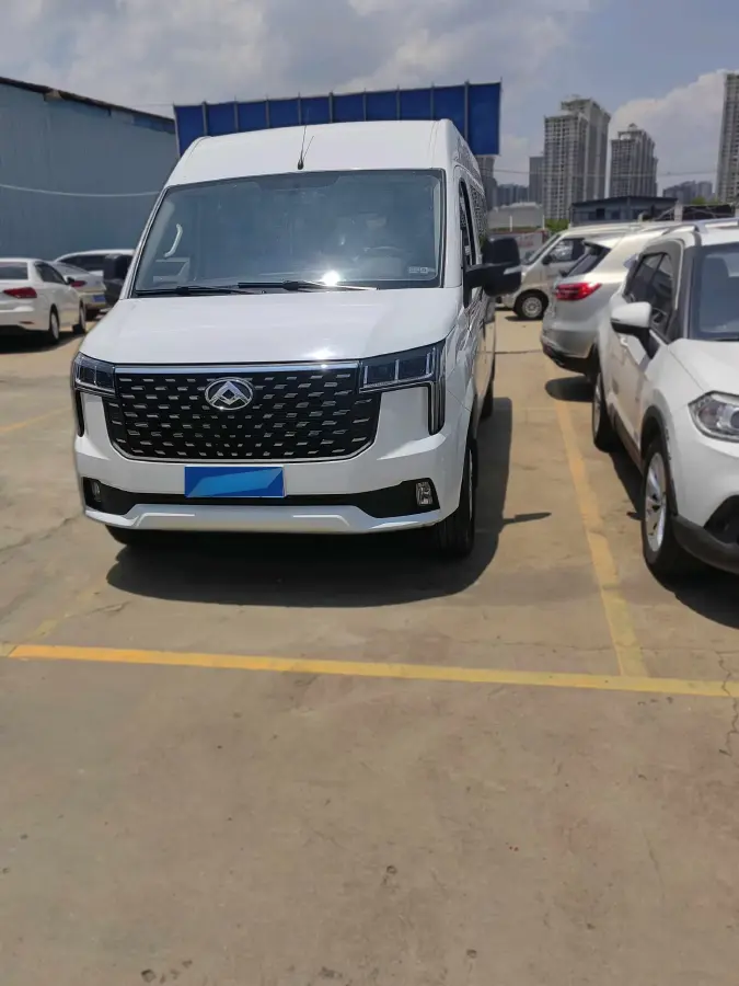 2023 MAXUS XinTu V80 2.0T 127HP L4 6AMT