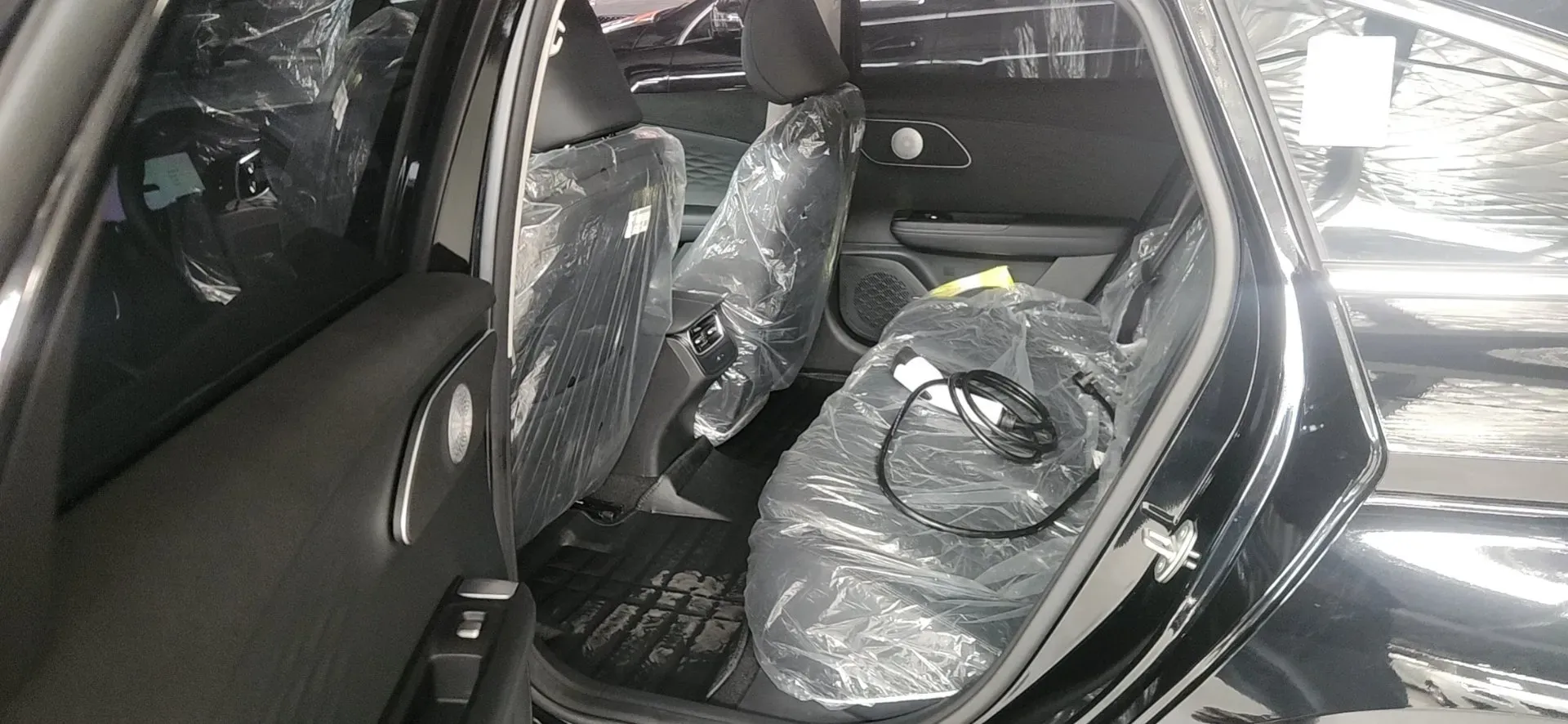 2025 Fulwin FulwinA8L 1.5T 156HP L4 1DHT PHEV 18.67KWH,autocango,china used car exporter,china ev exporter,chinese used car exporter,chinese used ev exporter