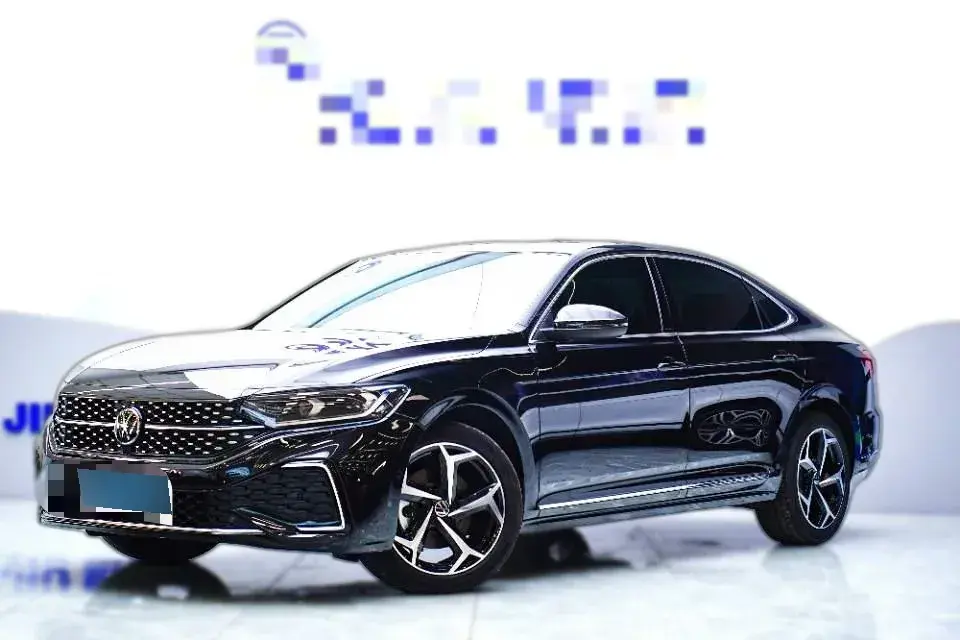 2025 Volkswagen Passat 2.0T 186HP L4 7DCT