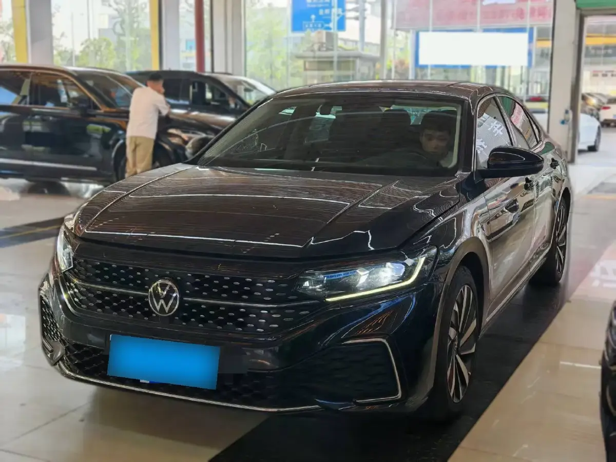2023 Volkswagen Passat 2.0T 186HP L4 7DCT